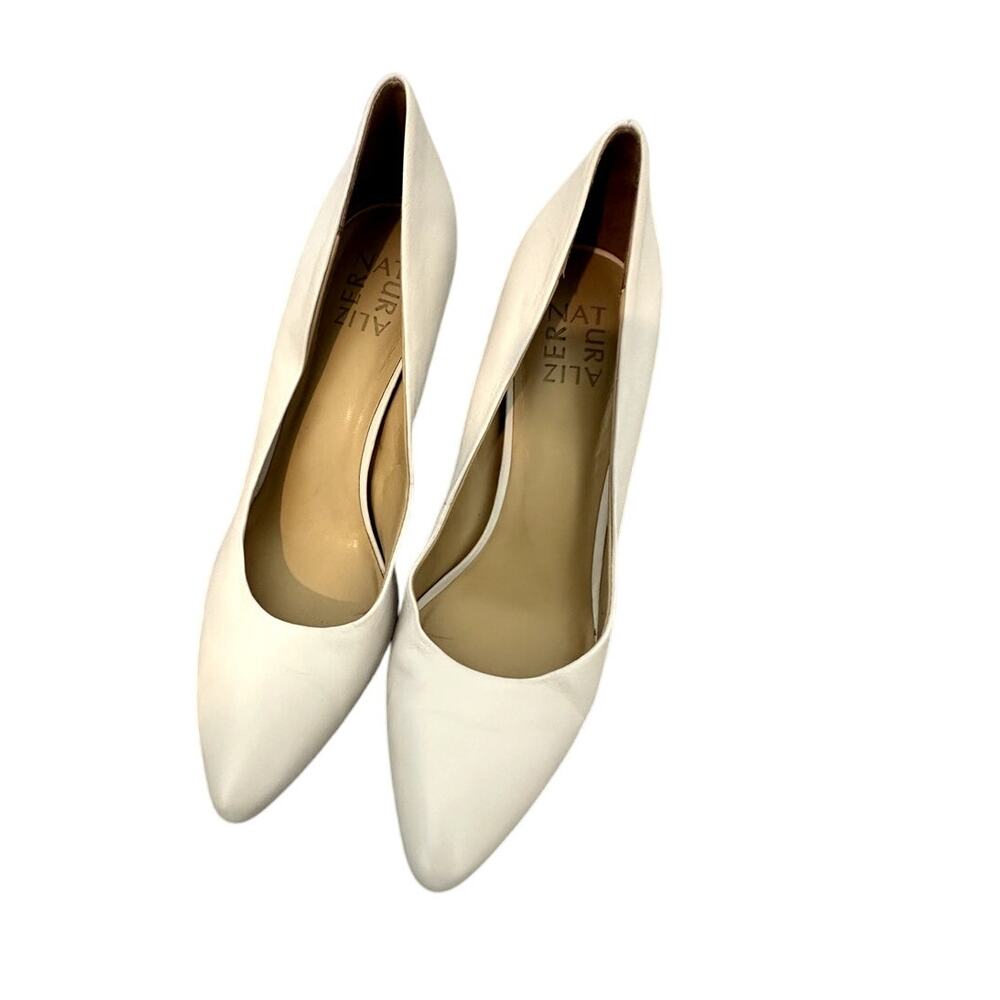 Naturalizer Warm White Closed Toe Heel Size 8.5 M